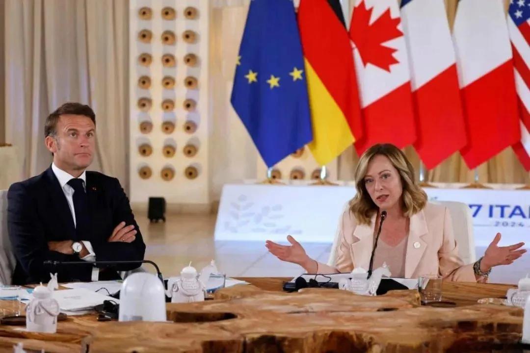 意大利总理与法国总统发生矛盾。据英国《金融时报》报道，德国总理默茨正试图调解