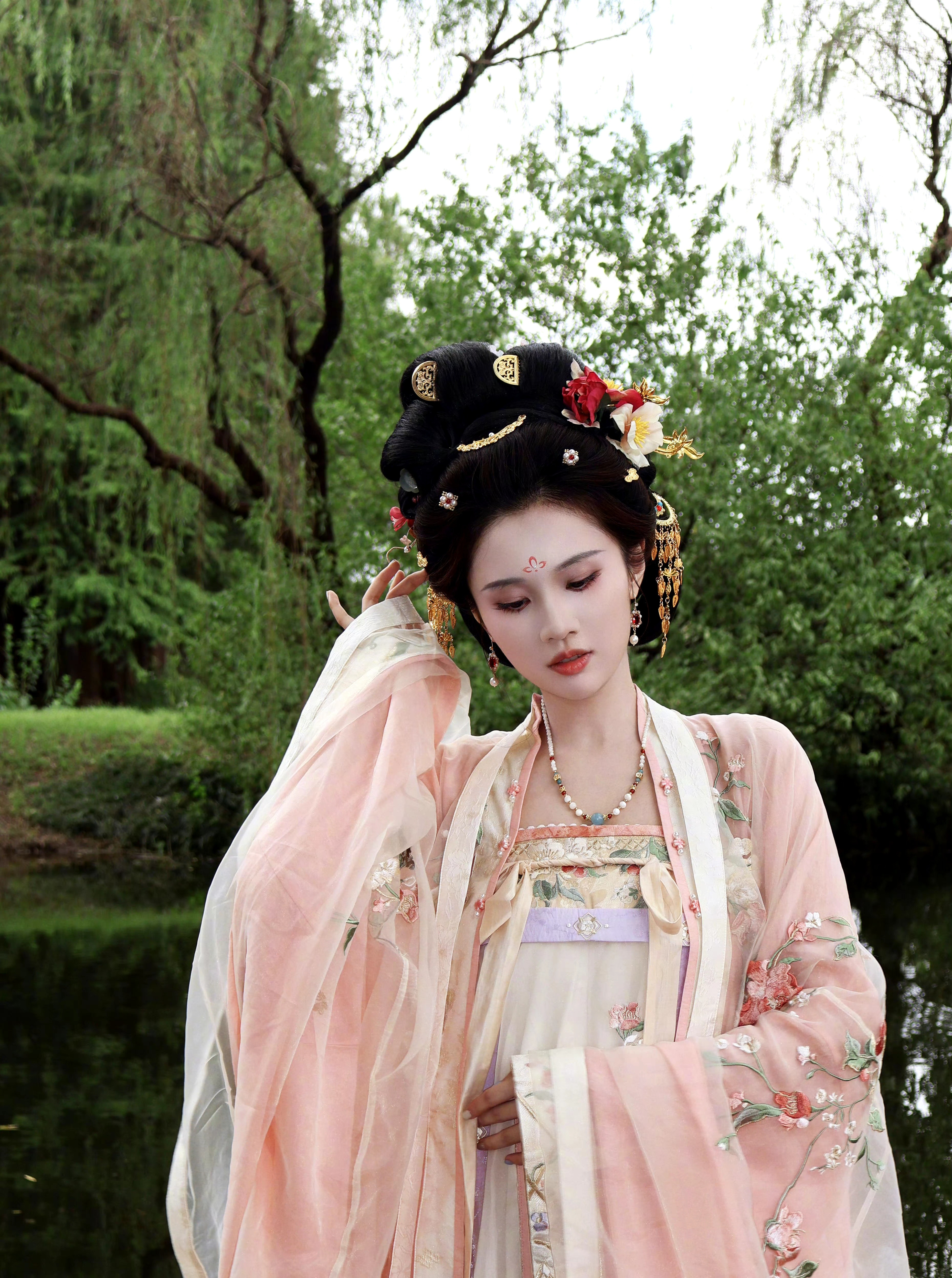 张慧雯（18）古装很美披荆斩棘淘汰乘风破浪的她