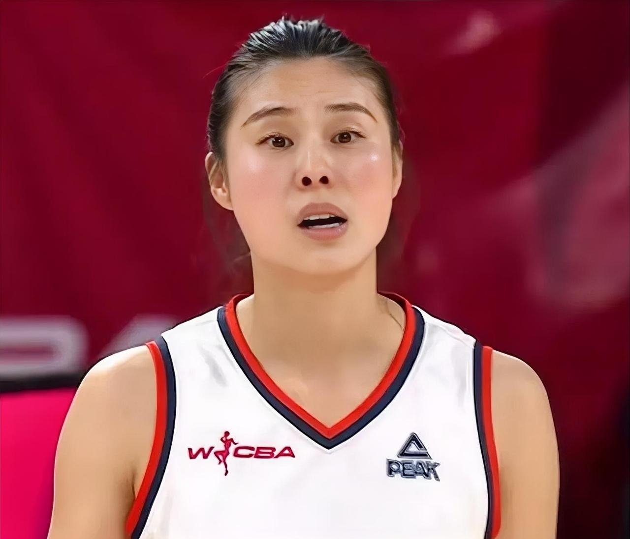 随着四川女篮74-65击败山西女篮夺冠，一共有6个没想到：1、没想到老将王思