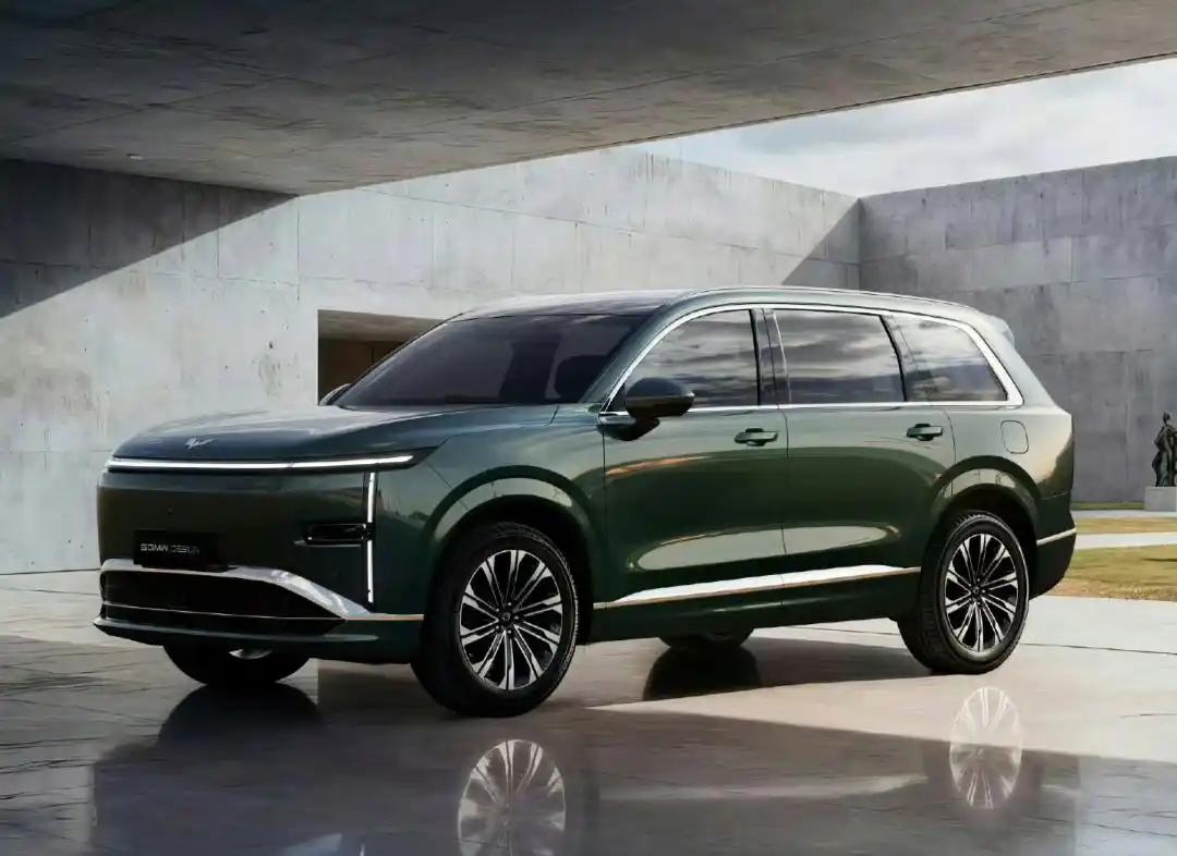五菱大6座插混SUV“奶爸车”发布，预计13万起，网友：半价理想来了！202