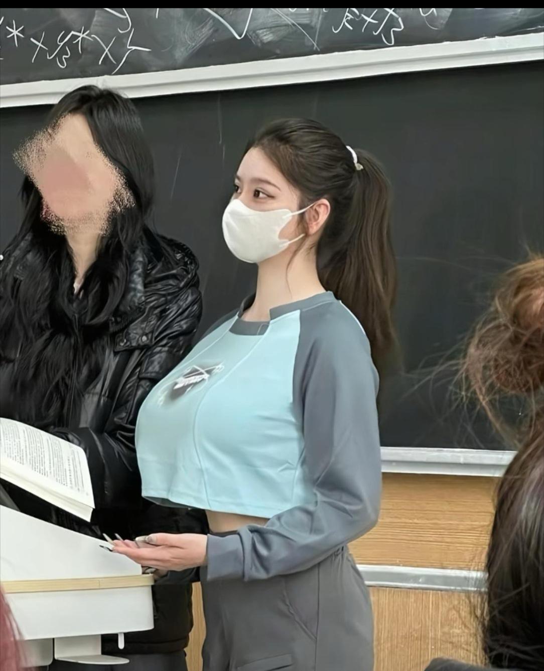 这身材，穿这个衣服不合适吧[捂脸哭]大家看看她适合什么样的衣服？