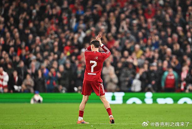 斯洛特的新战术调整解析：如何重新掌控比赛平衡•启用传统中场三角：回归熟悉的三人