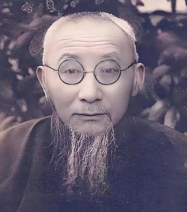 1938年，大汉奸陶锡三在家里宴请日军。突然，她听到女儿哭喊着："救命啊，救命啊