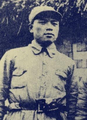 1943年，彭雄和新四军10名团以上干部乘木帆船去往延安，岂料途中遇到日军的巡逻