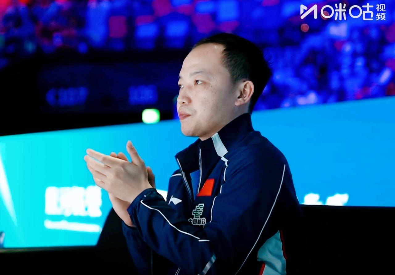 为何曼昱的比赛是马琳做场外指导，而同同的比赛就换成了任浩，难道任浩不做曼昱的