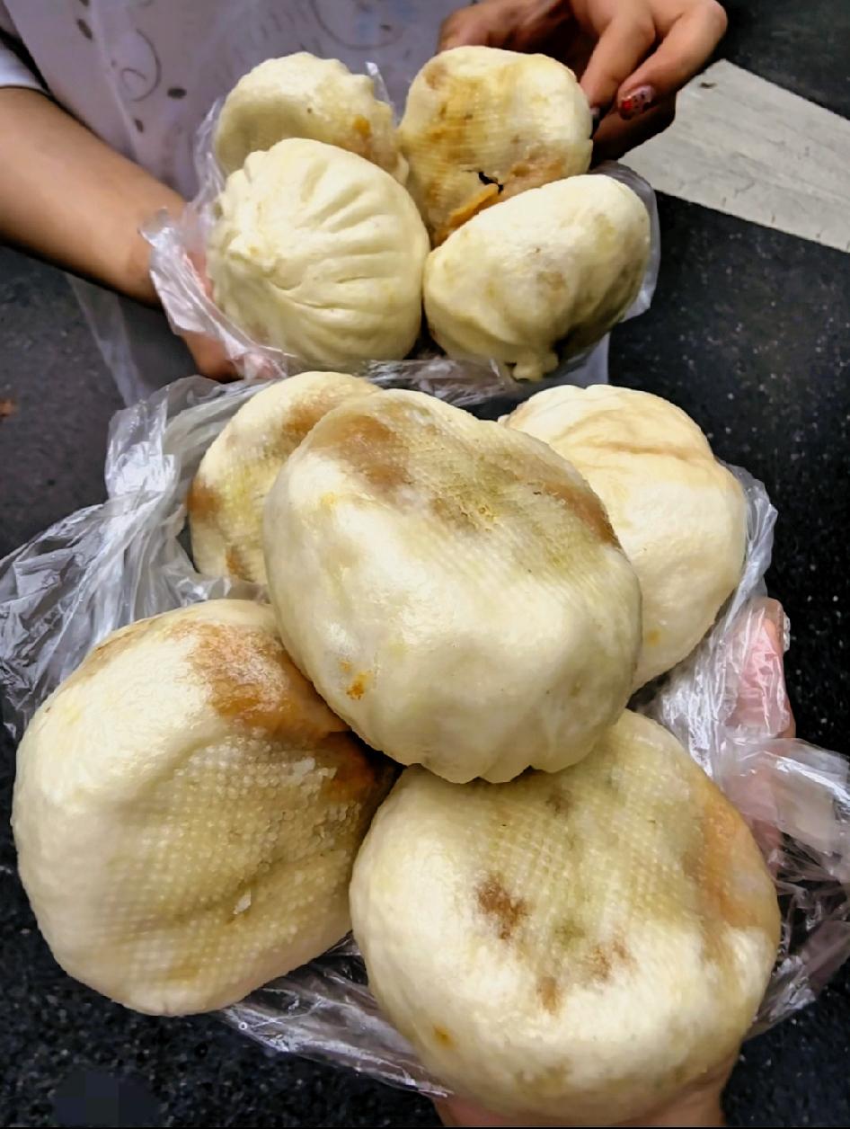 我常去的一家包子铺，不到半年就关门了。听说被同行举报，监管部门上门检查后封