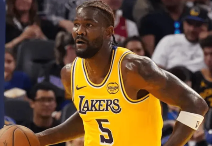 湖人官方更新了球队明天与独行侠比赛的伤病报告。其中德安德烈-艾顿右膝挫伤，明天