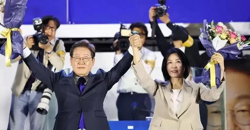 韩国夫人火了，人美心善---我的天呐！真没想到，一个韩国