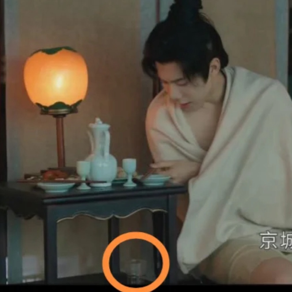 郑导穿帮咯突现玻璃杯～～～放大镜式追剧哪能顶得住啊！​​​