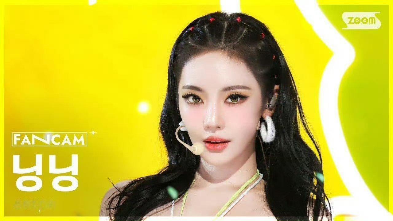 宁艺卓金色下至眼妆别光盯着宁艺卓的脸了！这金色下至简直是内双肿眼泡的“换头术”，