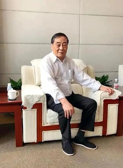 老宗想换继承人？宗继昌差口气啊！宗继昌在娃哈哈待了七年时间，从车间干到