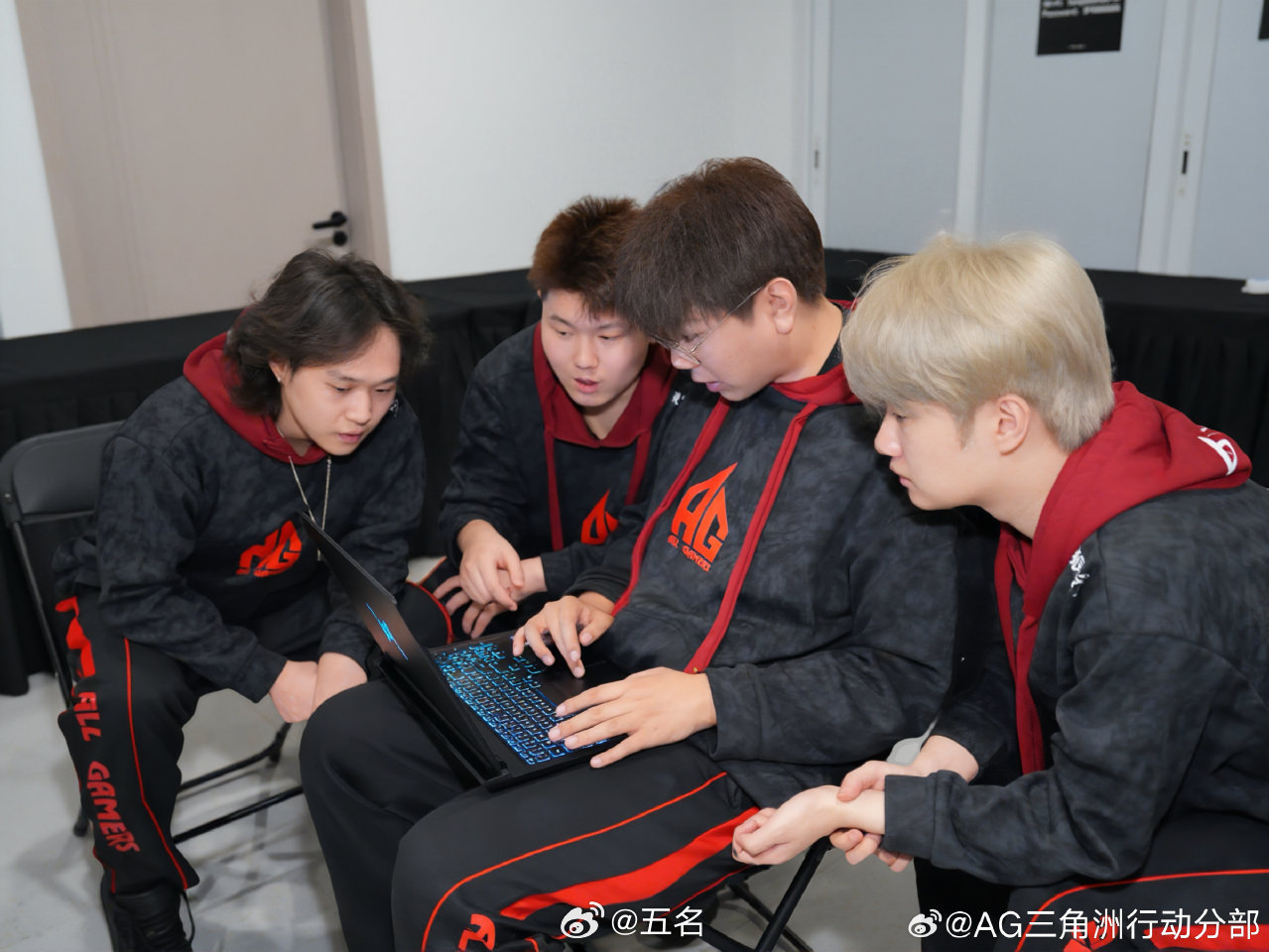 三角洲曝光荣耀WIN游戏本真机荣耀WIN游戏本真机曝光荣耀游戏本真机来了！A面C