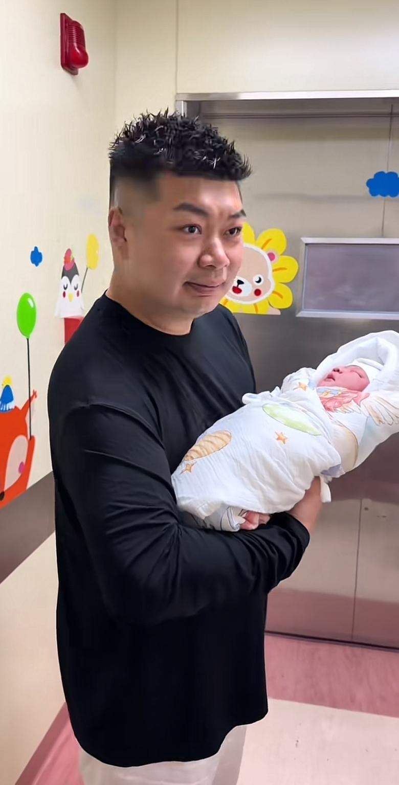 东北狠人王亮，近期喜事连连，妻子十月怀胎，顺利为他诞下一名儿子，王亮满心欢喜。