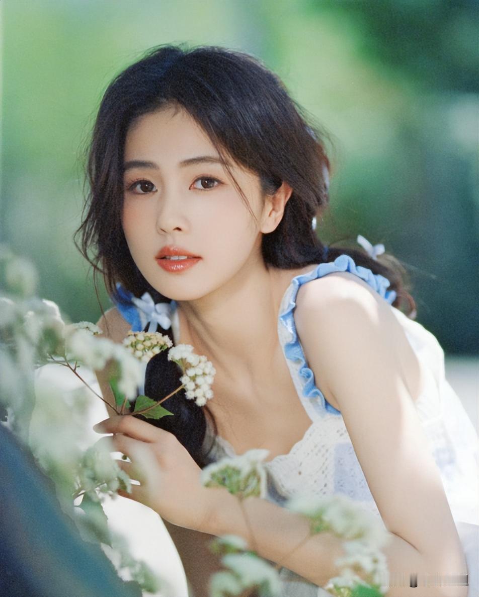 有句话。我一直不敢说。同样是演员过生日，有人比排场，有人比热搜，白鹿