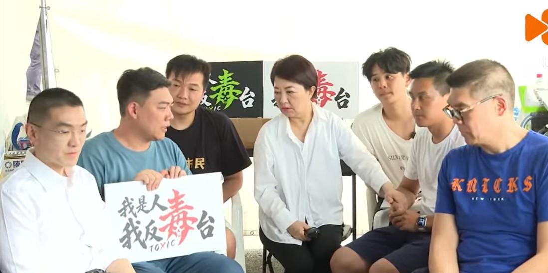 卢秀燕明确提及自己此前在台中开会时就和李四川竞选办公室的核心人员胜文保持联络，得