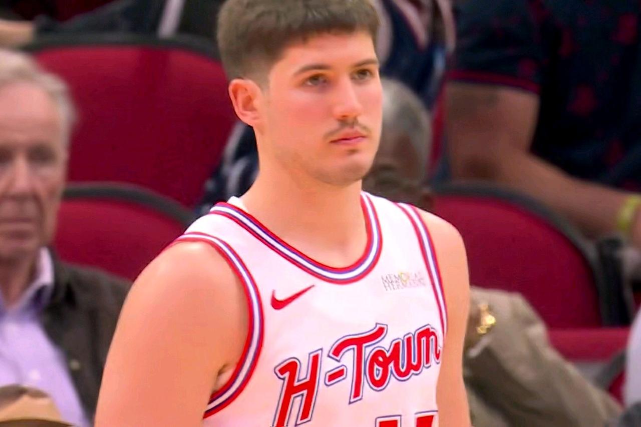 成为谢波德，败也谢波德！谢波德双刃剑效应体现的淋漓尽致，虽然防守端万人捅，但