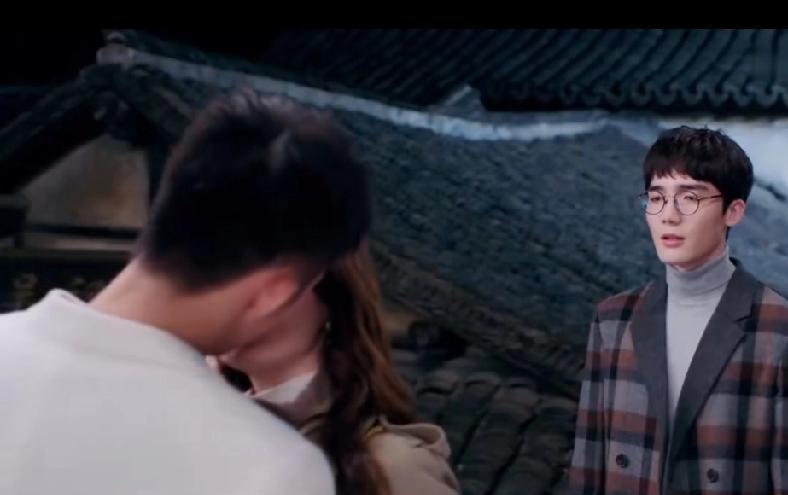 这事儿闹得挺大，女方直接在社交平台晒出了男方的“黑料”，说他出轨还家暴。一看就