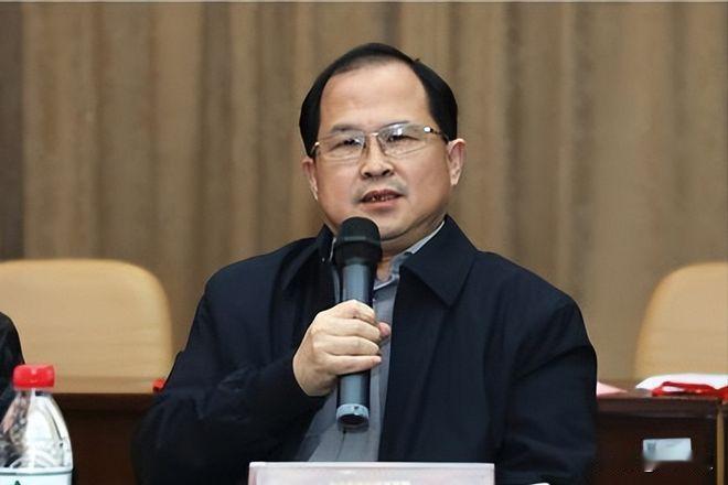 2023年，上海交大教授胡伟的一番涉中美关系言论引发全网热议，他说“中美关系恶化