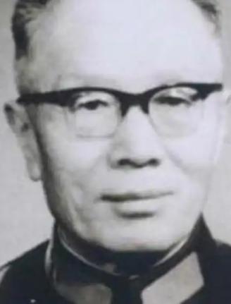 1942年，蒋介石本想秘密处决万毅，却被万毅觉察到，于是，就趁守卫不备逃了出来，