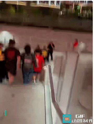 上海海港4:0战胜武汉三镇，武汉球迷没急反而上海申花球迷却和海港球迷冲突起来。