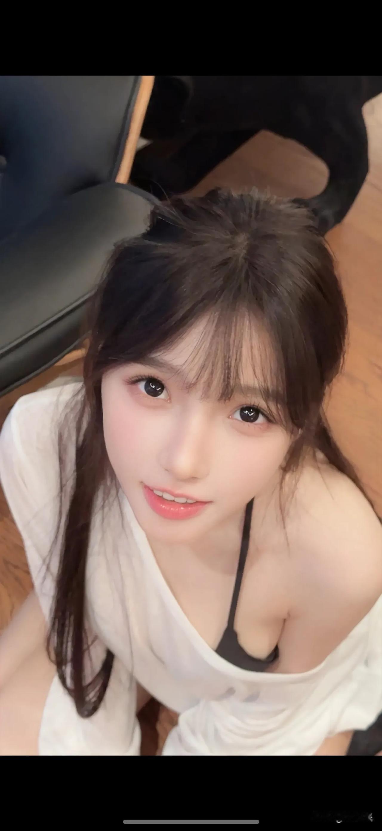 甜美少女心爆棚，轻松一刻的自拍时光💖