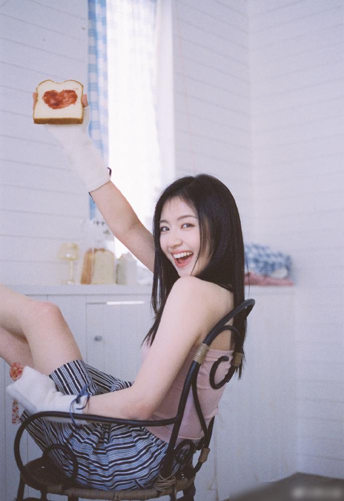 李兰迪暴瘦12公斤、苦熬30部剧！可她明明是95花，却为何连一个像样的爆款都“熬