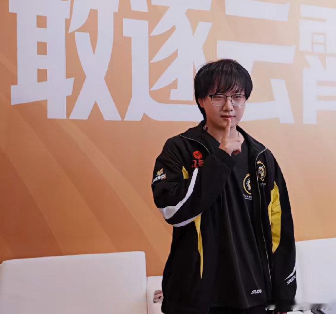 #KPL##Fly正版年总落地签来了#Fly年总落地签！​