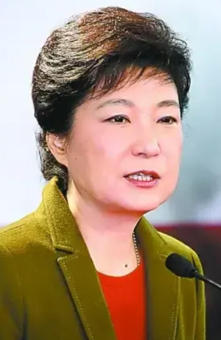 客观的说，朴槿惠此时站台支持金文洙，她是冒着有极大政治风险而做出的决定。按理说对