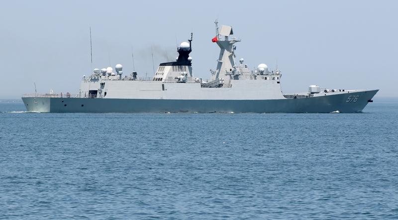 美国和中国护卫舰区别还挺多。美国护卫舰如“佩里”级，满载排水量约4000吨，主要