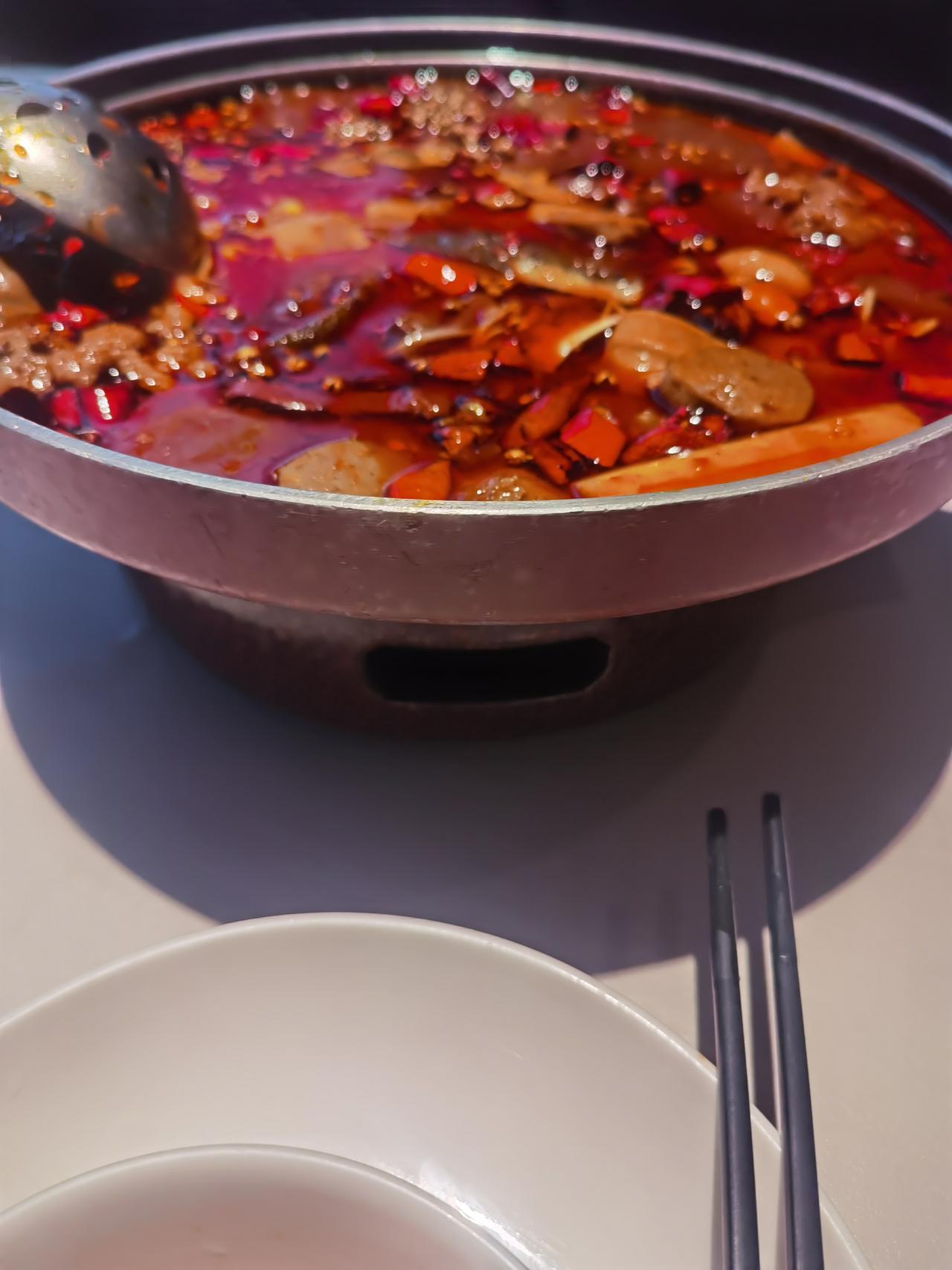 川菜在深圳的地位似乎大不如湘菜。中午和朋友在海岸城吃饭，比较熟悉的湘菜馆门外