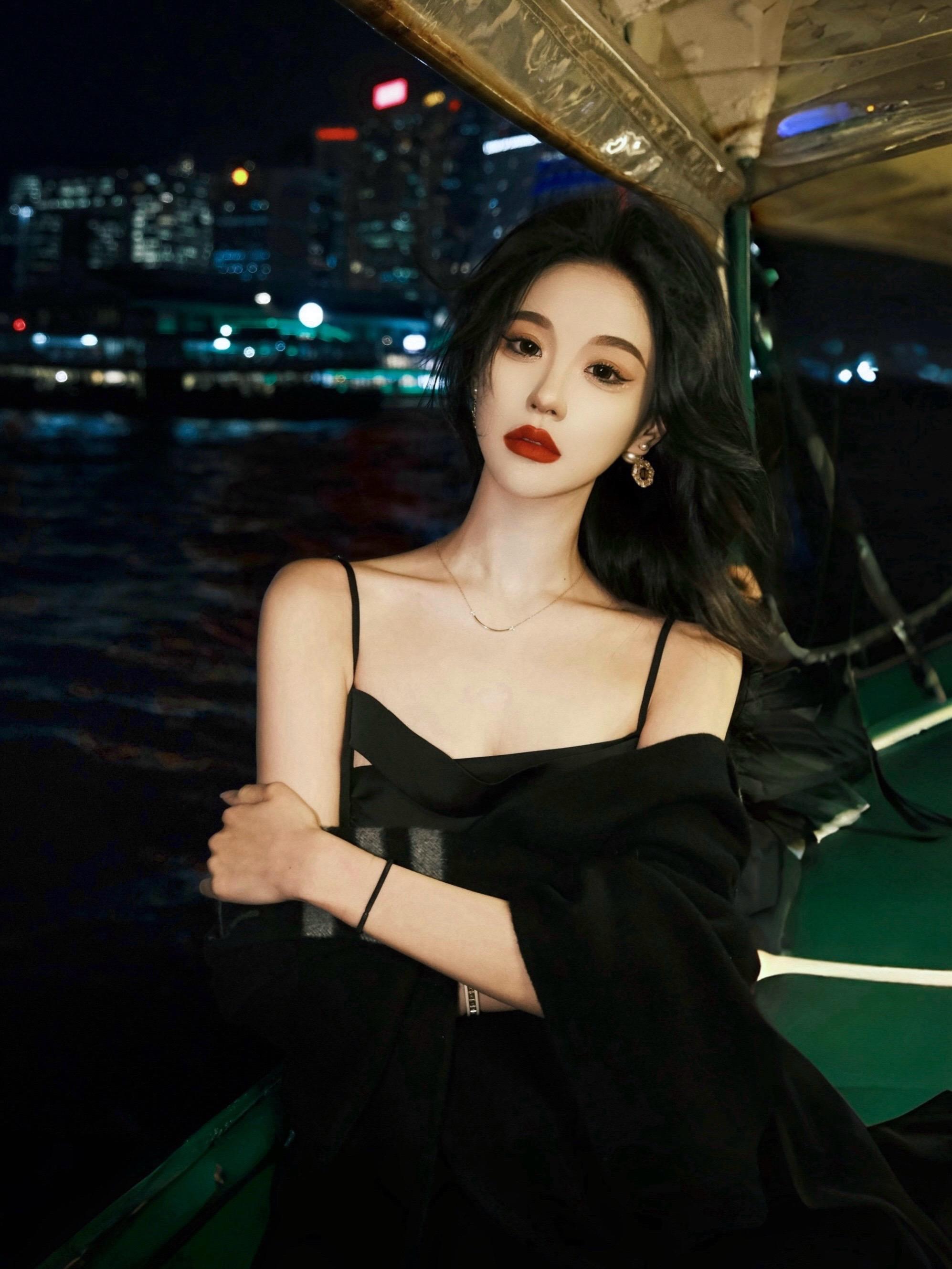 真的会反复爱上 维港的夜晚。