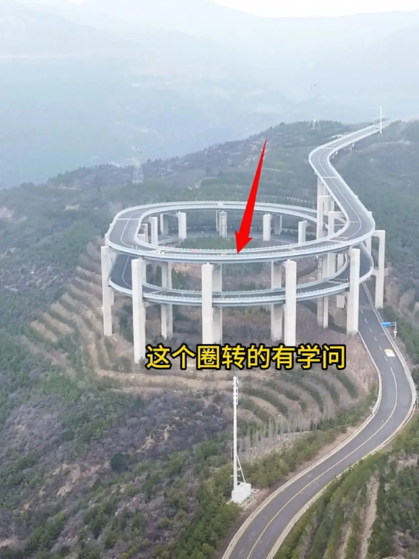 一段神秘的盘山公路，到山顶突然绕个圈，大家知道什么原因嘛。