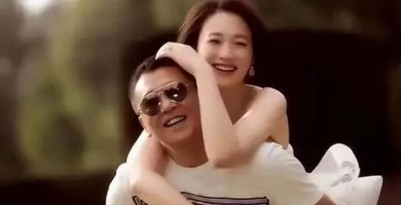 李小冉和徐佳宁离婚是真是假先不说。他俩结婚这么多年一直都是丁克，说真的不管是富