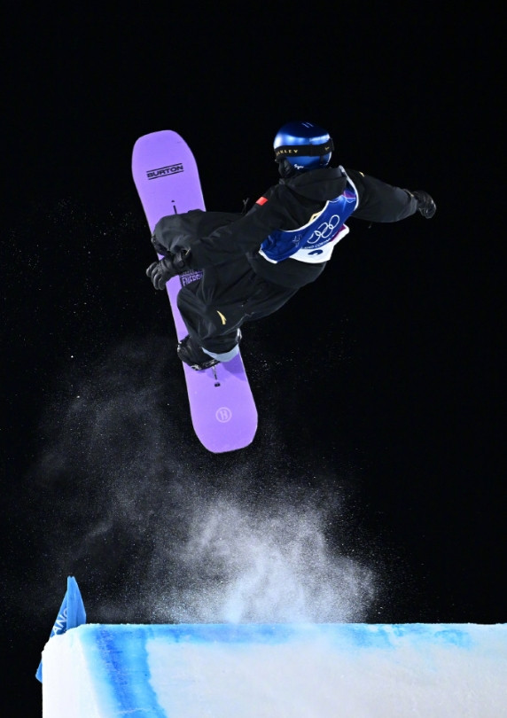 苏翊鸣惊险晋级大跳台决赛，失误后告诫自己“光环没有了”米兰冬奥会尚未开幕，