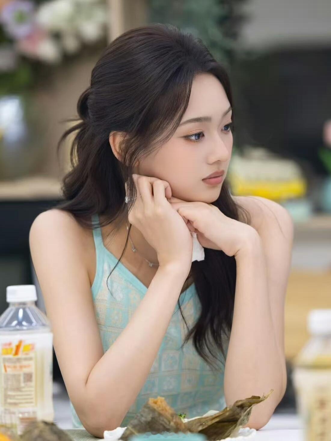 心动的信号心动8女嘉宾初约会穿搭｜吃吃美貌被低估了《心动的信号第八季》第