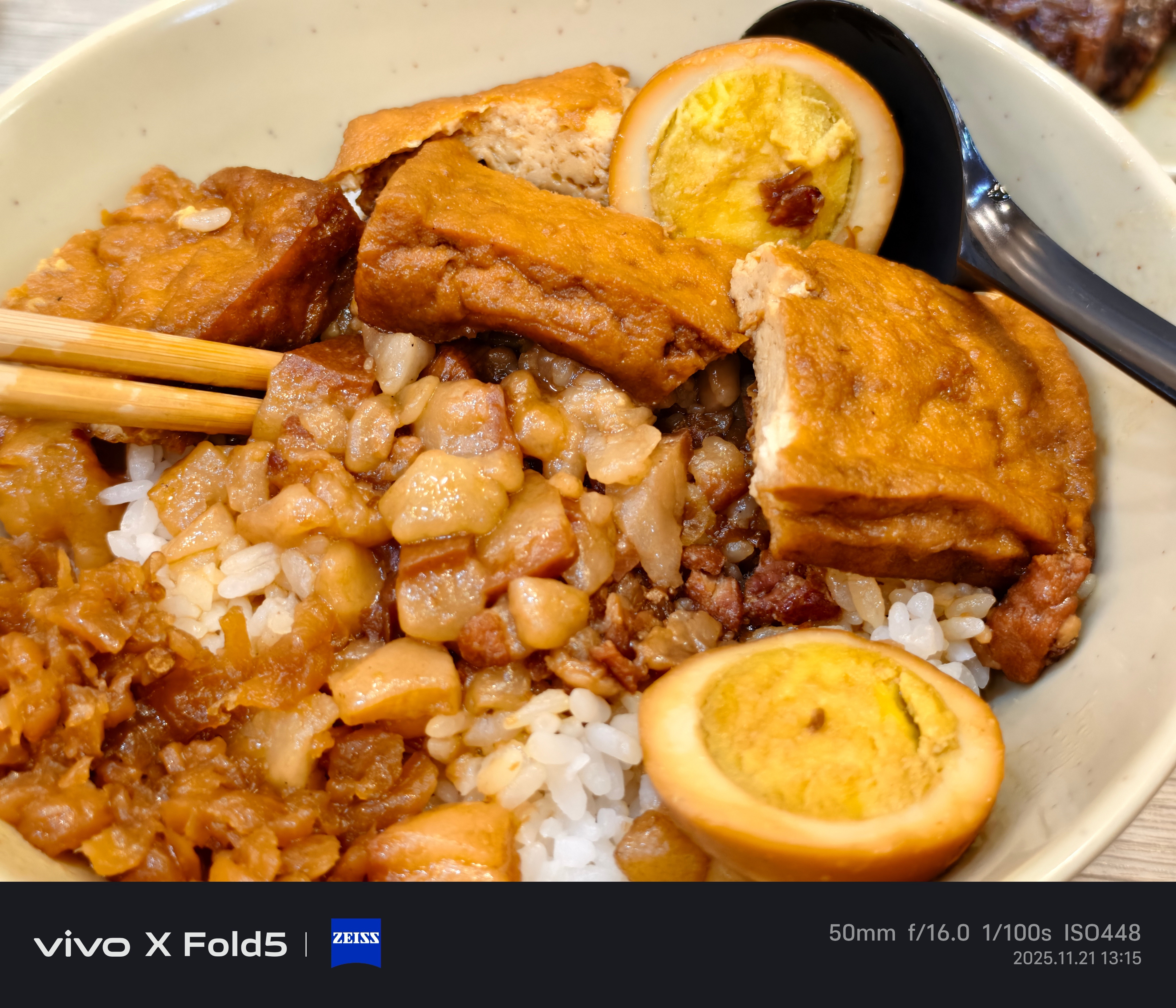 我们这很火的圆宝台湾小吃，哪怕过了中午饭点，一点过来吃的，依旧爆满。。味道确实不