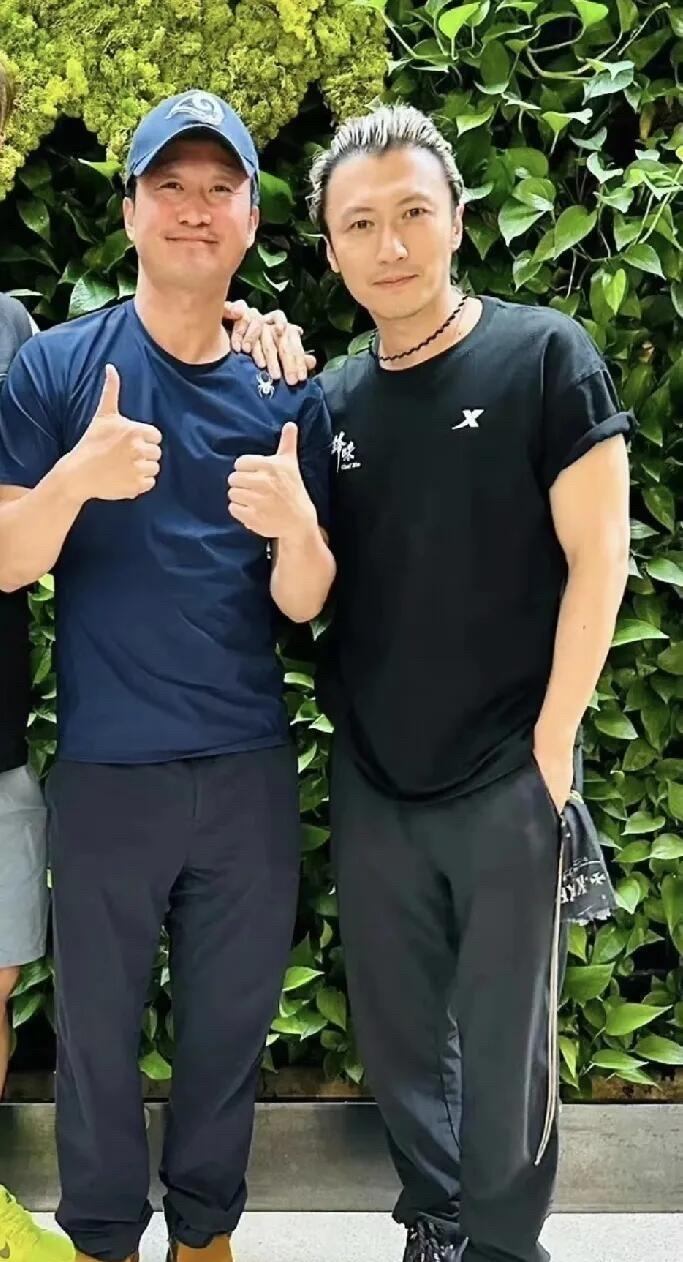 男明星的身高真是个谜啊，174身高的谢霆锋站在吴京旁边怎么矮这么多，吴京175的