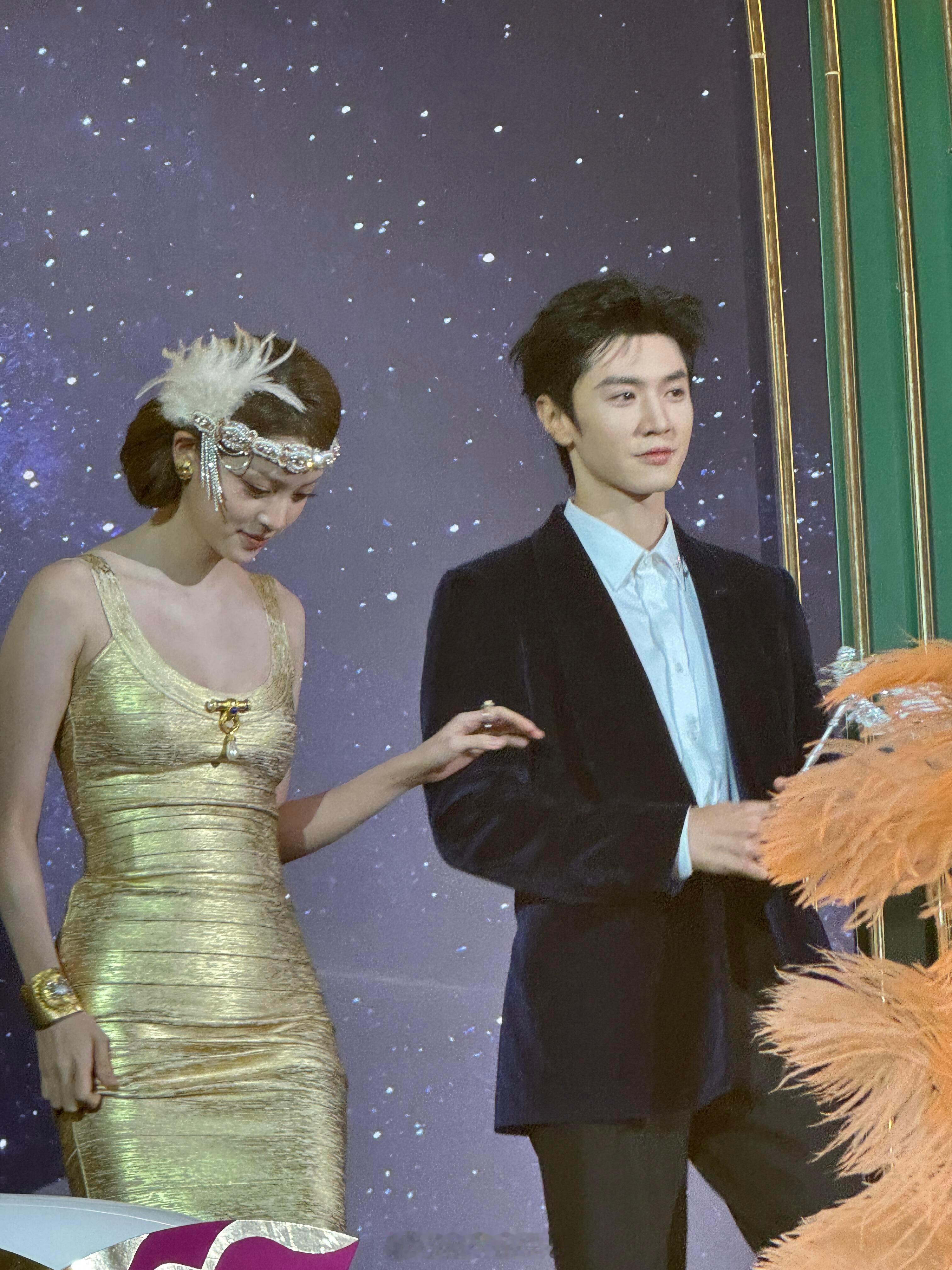 陈哲远欧阳娜娜王子与公主陈哲远欧阳娜娜圣诞活动生图完全仙品来着的