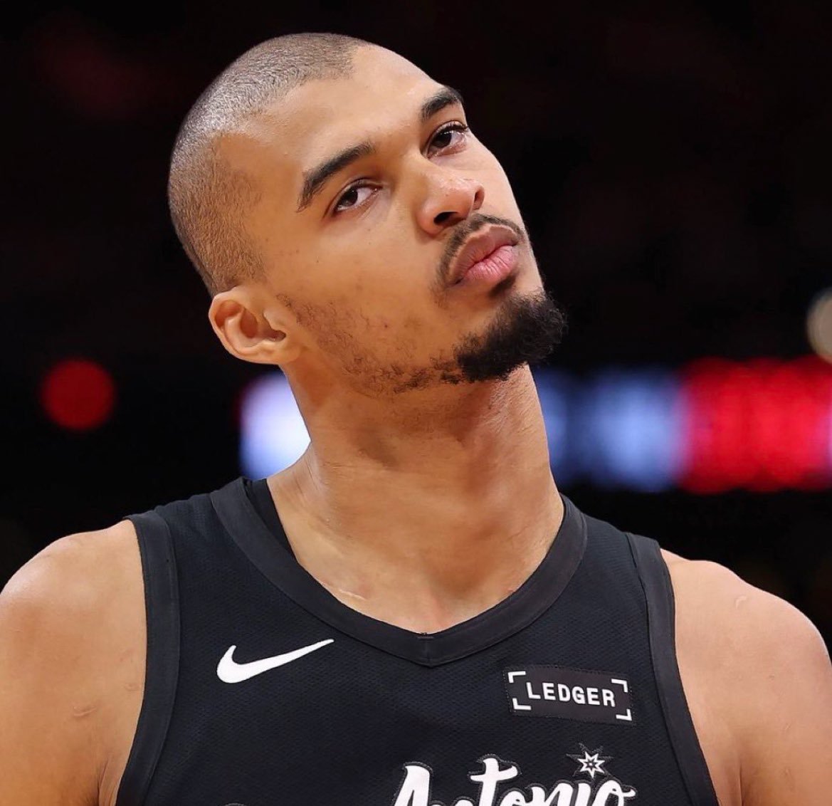 有的球队做了交易，正兴奋不已。有的球队状态火热，越打越好。但NBA目前最长的连胜