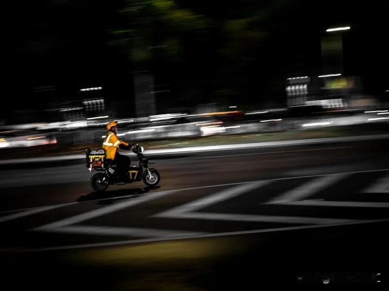 外卖骑手真能月入一万多吗？其实得看情况。《2023中国蓝领群体就业研究报告》显示