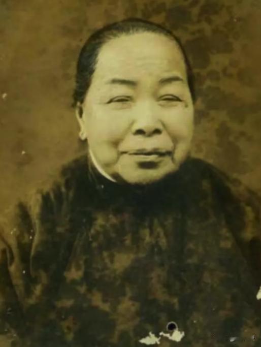 1963年，94岁的蒋妙月向中央提出申请：“希望前往台湾与蒋介石相见。”毛主席得