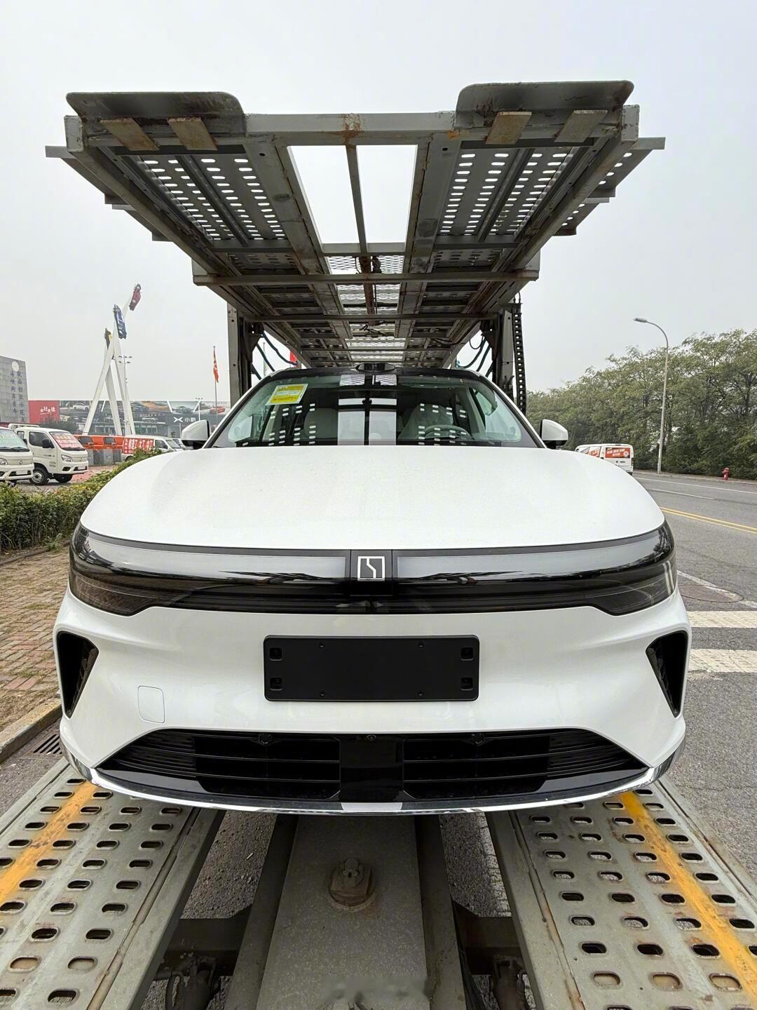 有网友拍到新款7X实车～牌照框上移到尾门、新的轮毂样式，这颜值怎么样？[