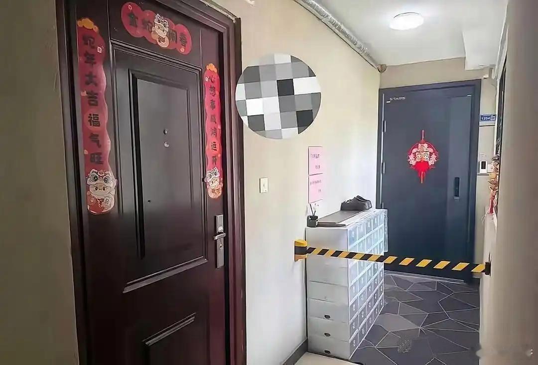 遇上这样的邻居，真是上辈子积德了！生活压抑得是不是很痛苦啊？