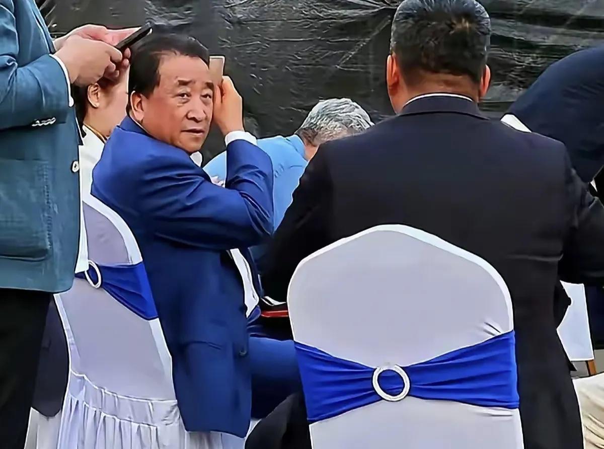 著名相声演员姜昆同志退而不休，去山西忻州演出依然牢牢占据C位最近姜昆老师去了山