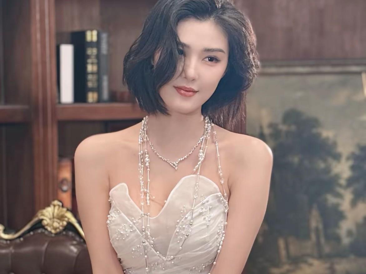 优雅气质，复古风尚，珍珠项链，复古书房，美丽动人。