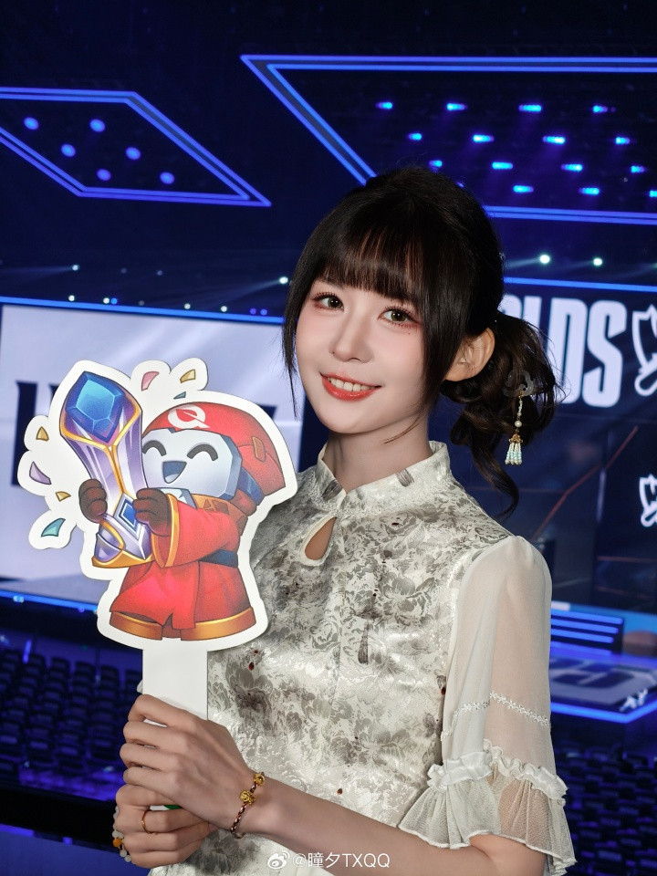 判若两人! 解说瞳夕晒照: 在自己熟悉的城市与热爱的游戏相遇