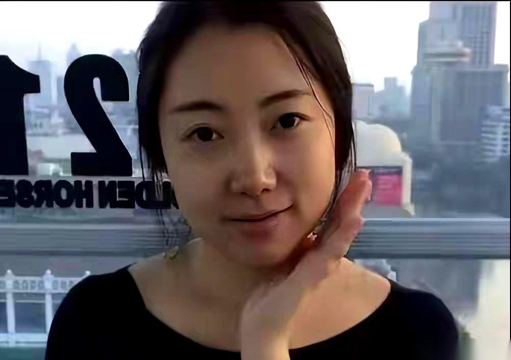 回看这起深圳金融大佬追凶9年的案件报道，里面的细节实在是让人后背发凉。领证才3