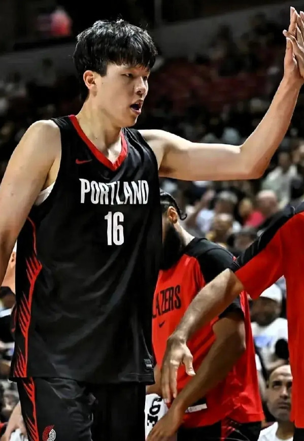 据美国媒体报道，在接受采访时，开拓者主帅斯普利特表示，满意杨翰森过去两场的发挥，