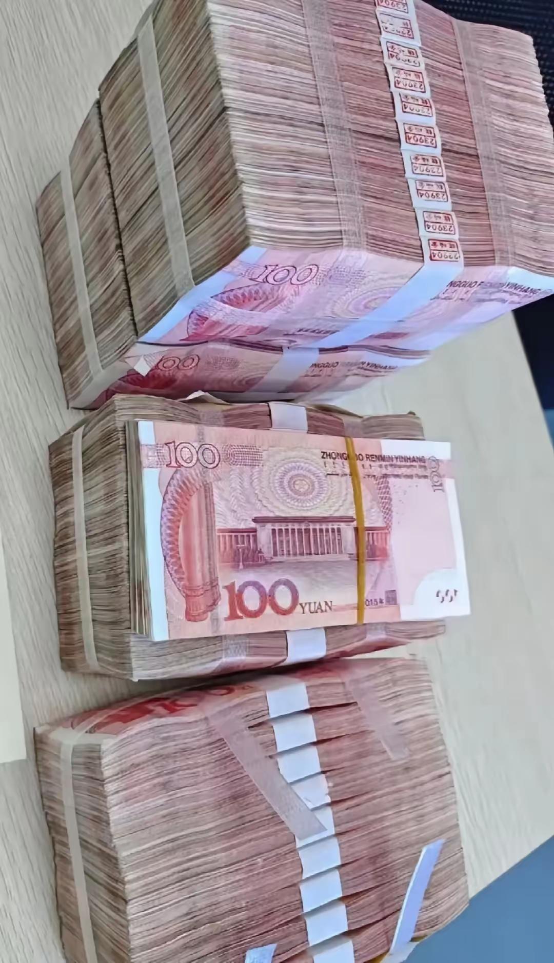 拥有财富带来的改变可太多了。生活品质上，能住上宽敞豪华的大房子，像那种几百平带花