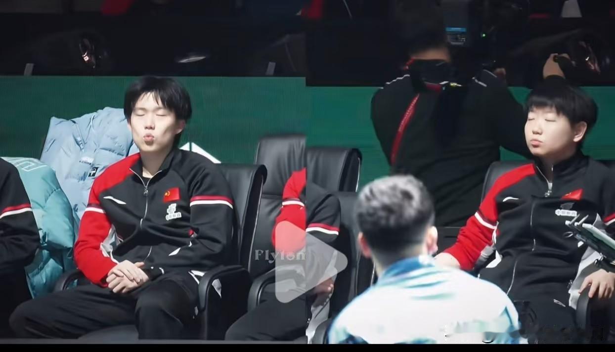 天哪！楚钦和莎莎他们俩上辈子是龙凤胎吧！出场走路同步也就算了，今天看动漫混双坐